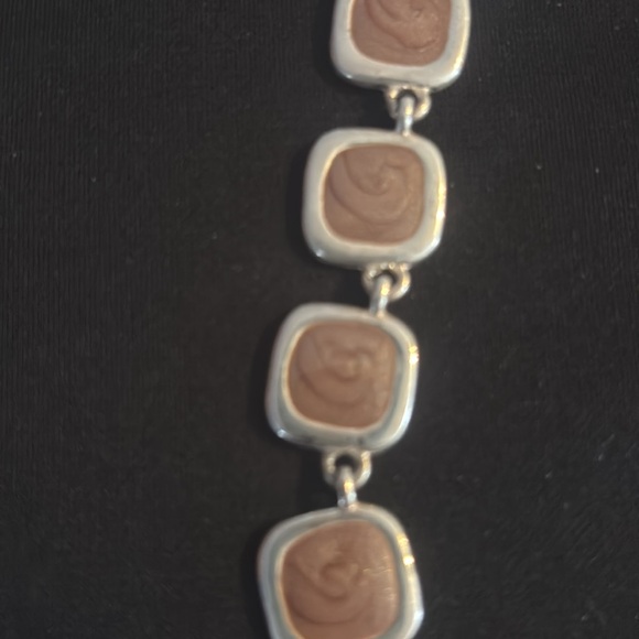 Very classic, reversible 15 inch necklace with 3 inch extension and earrings ! - Picture 2 of 6